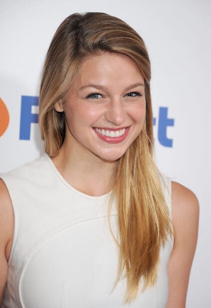 Melissa Benoist is smiling warmly with long blonde hair, 2K Desktop Wallpaper