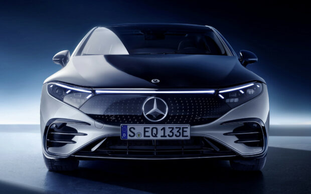 The Mercedes Benz Eqs shows a sleek front grille and modern headlights, HD Desktop Wallpaper