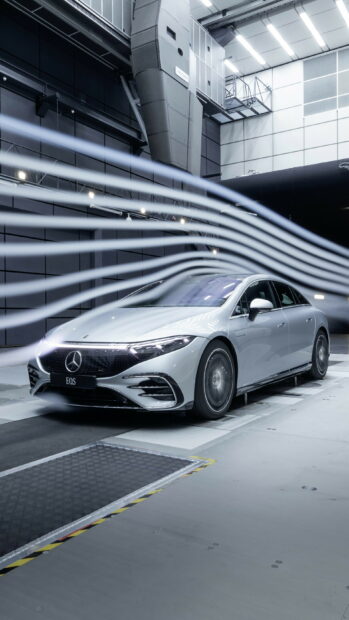 A white Mercedes Benz Eqs is tested with airflow visualization in a modern lab, 2K Mobile Wallpaper