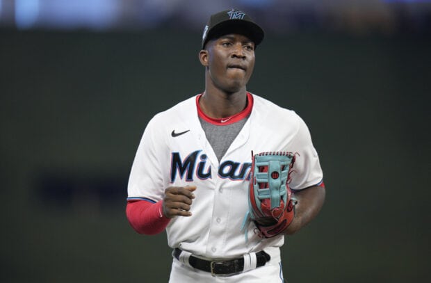 A Miami Marlins baseball player stands ready with glove and cap on, 2K Desktop Wallpaper