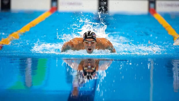 Michael Phelps swimming powerfully during a race, HD Desktop Wallpaper