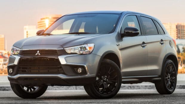 A silver Mitsubishi Outlander is parked near the waterfront during sunset, 4K Desktop Wallpaper