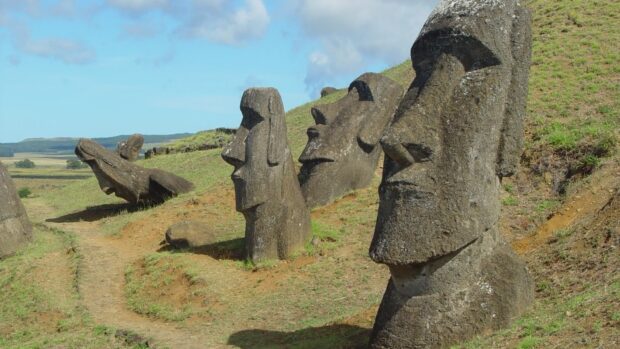The Moai statues on Easter Island stand along the grassy hillside under a clear sky, HD Desktop Wallpaper