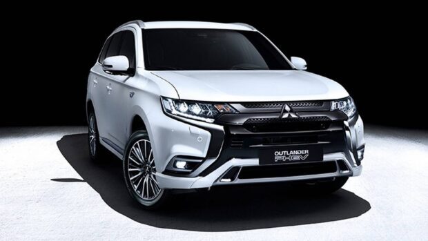 A white Mitsubishi Outlander stands on a light surface with dark background, HD Desktop Wallpaper