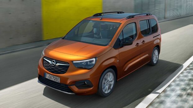 Modern Opel Combo vehicle driving on an urban road with yellow wall backdrop, HD Desktop Wallpaper