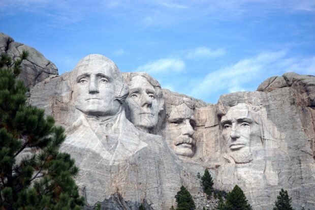 The Mount Rushmore sculpture features four US presidents carved into granite mountain, HD Desktop Wallpaper