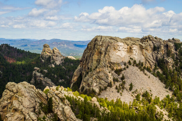 The Mount Rushmore National Monument features four carved faces of US presidents, HD Desktop Wallpaper