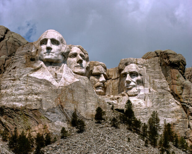 The Mount Rushmore national monument shows four presidential faces carved in stone, HD Desktop Wallpaper