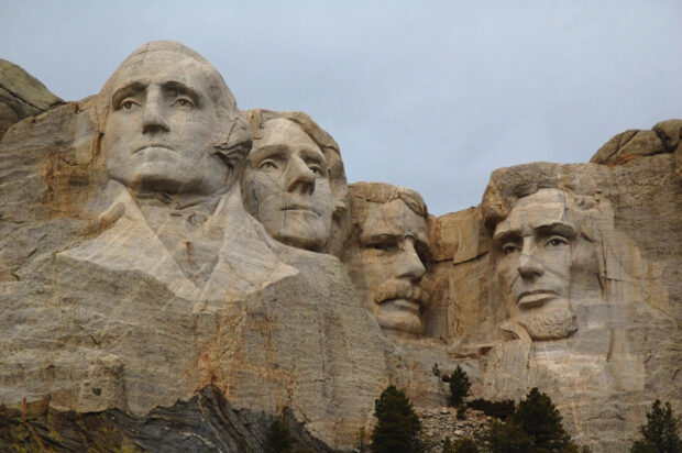 The Mount Rushmore sculpture displays the faces of four US presidents carved into the granite mountain, 2K Desktop Wallpaper