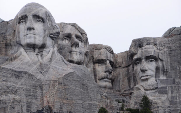 Mount Rushmore features the faces of four U.S. presidents carved into the mountain, 2K Desktop Wallpaper
