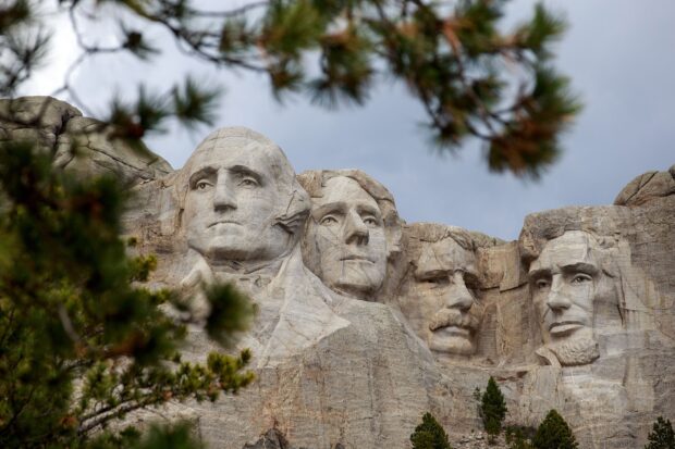 The Mount Rushmore monument features four carved presidential faces in the rock, 2K Desktop Wallpaper