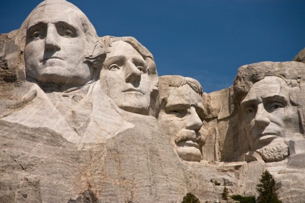 The Mount Rushmore national monument shows four presidential faces carved into the mountain, 2K Desktop Wallpaper