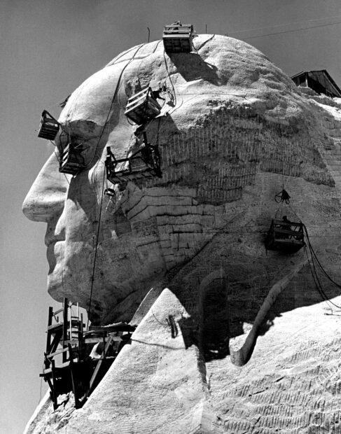 Workers carving Mount Rushmore sculpture during construction, 2K Desktop Wallpaper