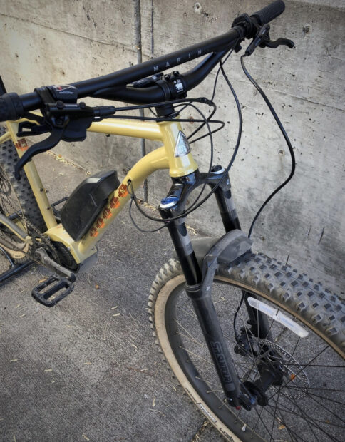 A Marin bike with a beige frame and black handlebars parked by a concrete wall, HD Desktop Wallpaper