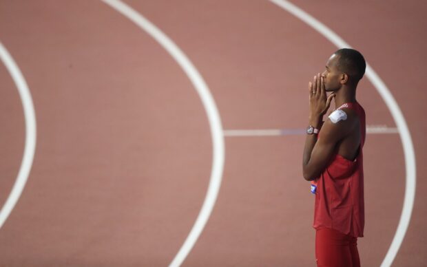 Mutaz Essa Barshim is focused and preparing on the running track, 2K Desktop Wallpaper