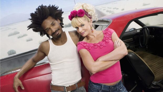 Two main characters from My Name Is Earl Tv Series stand by a car, HD Desktop Wallpaper