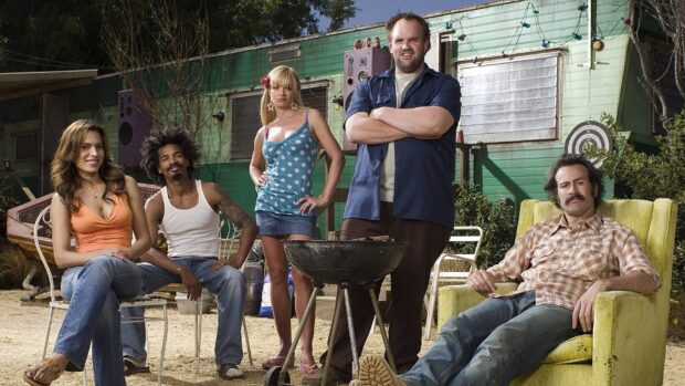 The My Name Is Earl cast is gathered outside a trailer in this scene, HD Desktop Wallpaper