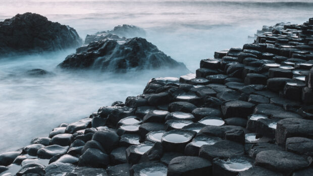 The Giants Causeway features unique hexagonal basalt columns by the sea, HD Desktop Wallpaper