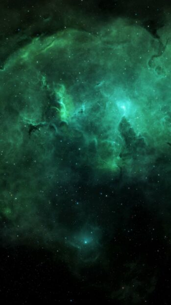 A vast green nebula with bright stars glowing in deep space, 2K Phone Wallpaper