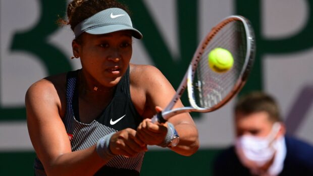 Naomi Osaka is preparing to hit the ball with her racket in a tennis tournament, 2K Desktop Wallpaper