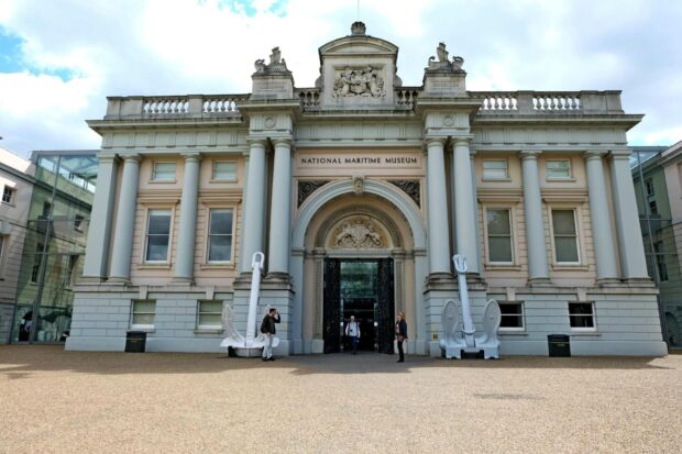 The National Maritime Museum entrance displays large white anchors and intricate architecture, HD Desktop Wallpaper