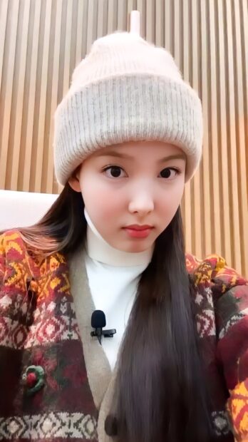 A close up portrait of Nayeon wearing a white knit hat and patterned sweater, HD Phone Wallpaper