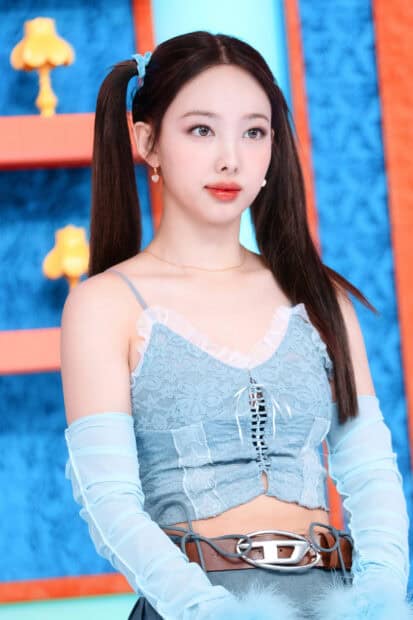 A young woman with pigtails wearing a blue lace top and matching gloves, 2K Mobile Wallpaper