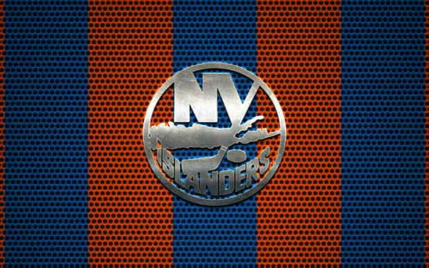 The New York Islanders logo is displayed on a metallic textured background featuring blue and orange stripes, 2K Desktop Wallpaper