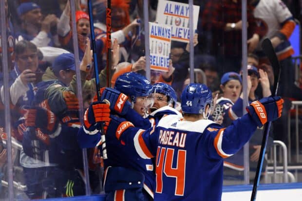 The New York Islanders players celebrate enthusiastically with fans after scoring a goal, 2K Desktop Wallpaper