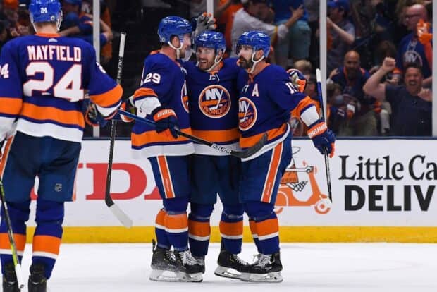 The New York Islanders players are celebrating a goal during the hockey game, HD Desktop Wallpaper