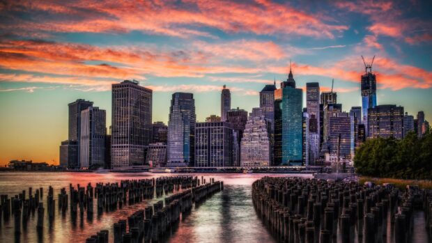 New York skyline shows colorful sunset over city buildings, 4K Desktop Wallpaper