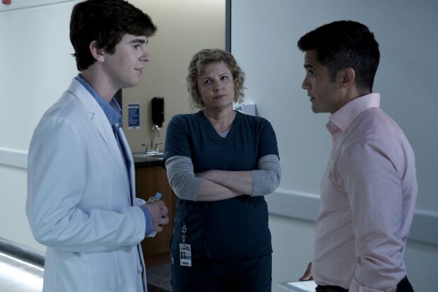 Nicholas Gonzalez talks with two colleagues in a hospital hallway, HD Desktop Wallpaper