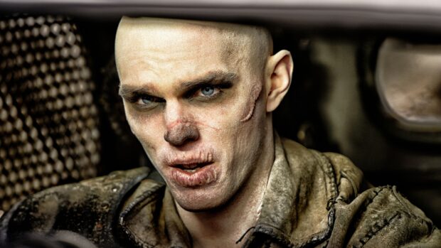Nicholas Hoult displays intense character makeup and scars, 4K Desktop Wallpaper