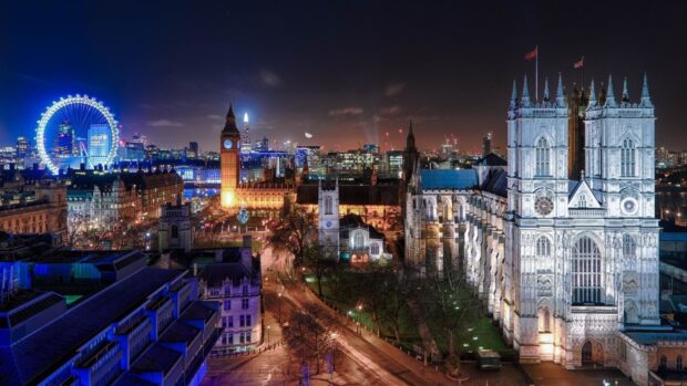 Westminster Abbey stands illuminated at night under a clear sky, HD Desktop Wallpaper