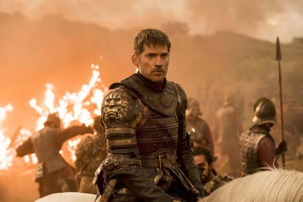 Nikolaj Coster Waldau in detailed medieval armor during a battlefield scene, 2K Desktop Wallpaper