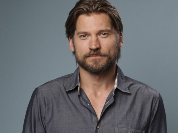 Nikolaj Coster Waldau with beard and blue shirt looking at the camera, HD Desktop Wallpaper