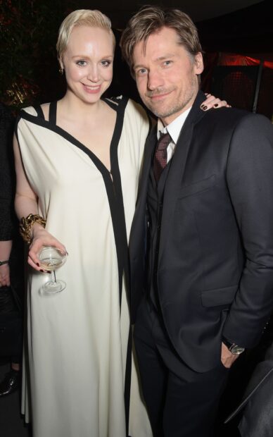 Nikolaj Coster Waldau with a woman smiling at a social event, 2K Mobile Wallpaper