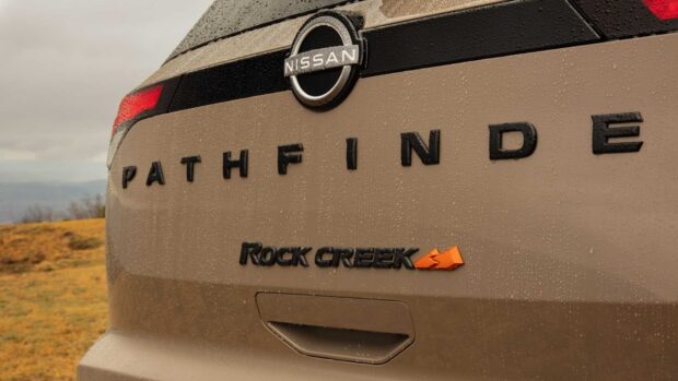 The back of a Nissan Pathfinder Rock Creek edition is covered with rain droplets, HD Desktop Wallpaper