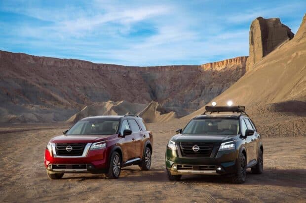 Two Nissan Pathfinder SUVs are parked in a rocky desert with clear blue sky, HD Desktop Wallpaper