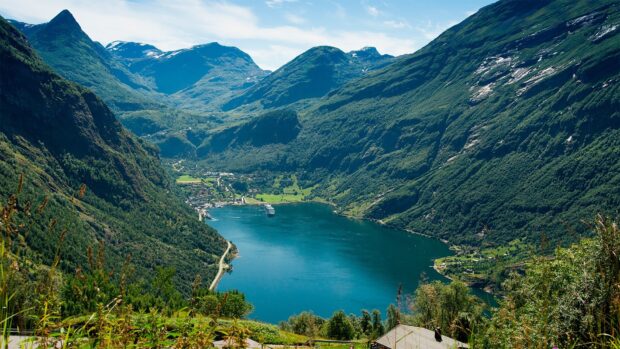 A clear view of Norwegian fjords surrounded by green mountains under blue sky, HD Desktop Wallpaper