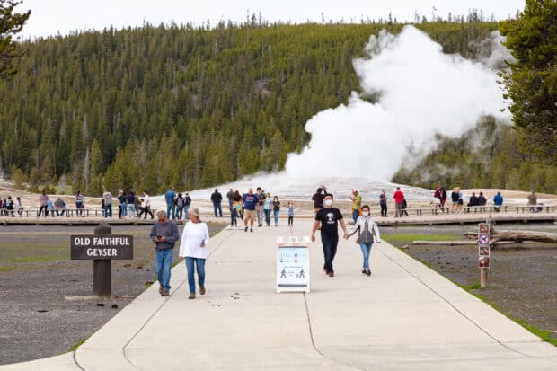 Visitors walking near Old Faithful geyser erupting in Yellowstone National Park, HD Desktop Wallpaper