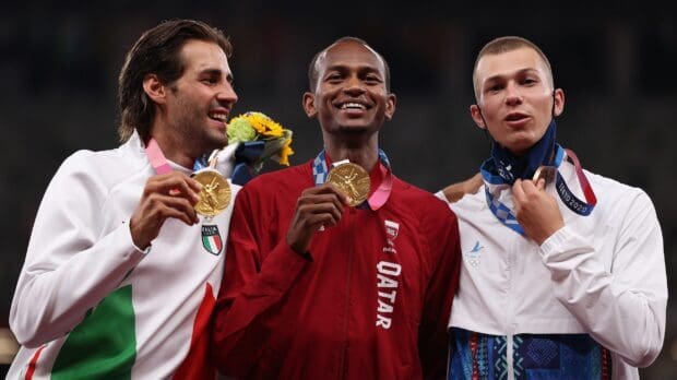 Mutaz Essa Barshim holds his gold medal with fellow winners at the Tokyo 2020 Olympics, 2K Desktop Wallpaper