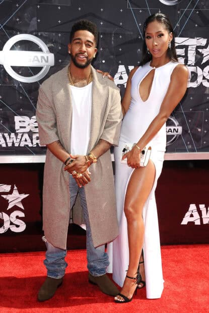 Omarion Wallpapers show the singer and his companion posing together on a red carpet at an awards event, 2K Desktop Wallpaper