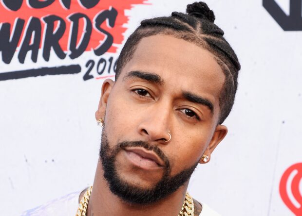 Omarion with braided hair and jewelry posing at an event for Omarion Wallpapers, 2K Mobile Wallpaper