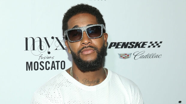 Omarion with a trimmed beard wearing sunglasses at an event, HD Desktop Wallpaper