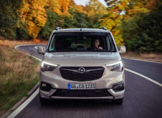 A man drives an Opel Combo through a winding road surrounded by autumn trees, HD Desktop Wallpaper