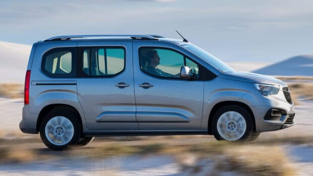A silver Opel Combo driving through a scenic desert landscape with a man inside, HD Desktop Wallpaper
