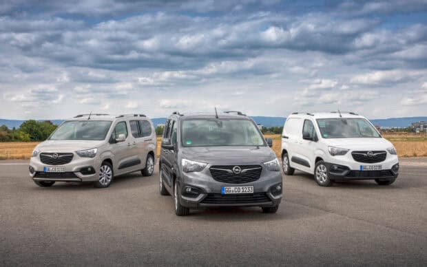 Three Opel Combo vans parked side by side on a cloudy day, 2K Desktop Wallpaper