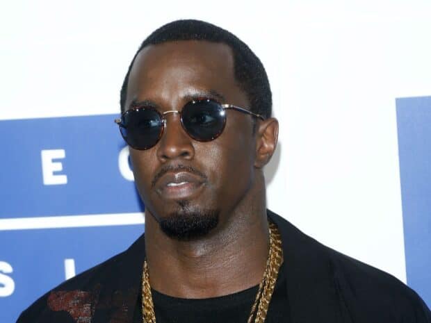 P Diddy Sean Combs wearing sunglasses and gold chains at an event, HD Desktop Wallpaper