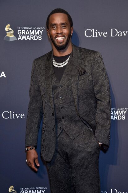 P Diddy Sean Combs is smiling wearing a patterned suit at a Grammy Awards event, HD Phone Wallpaper